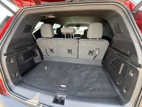 Used 2025 Chevrolet Traverse LT w/ Driver Confidence Package image 37