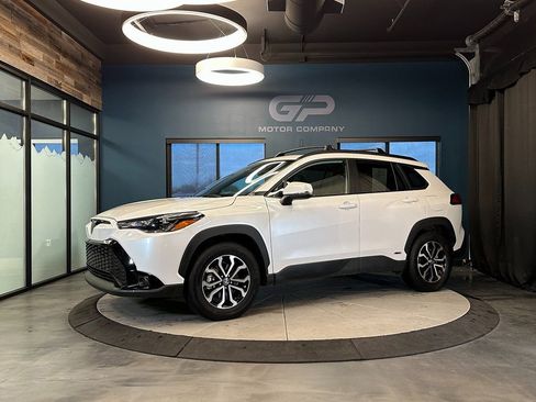 Used 2024 Toyota Corolla Cross SE w/ Moonroof Package image 7