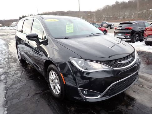 Used 2020 Chrysler Pacifica Touring image 8