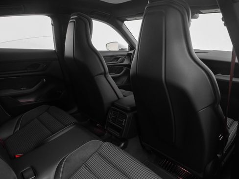 New 2025 Porsche Taycan image 27
