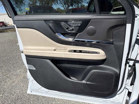 New 2026 Lincoln Corsair Premiere image 18