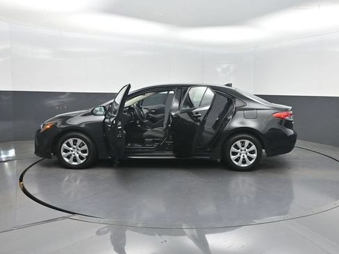 Used 2020 Toyota Corolla LE FWD image 35