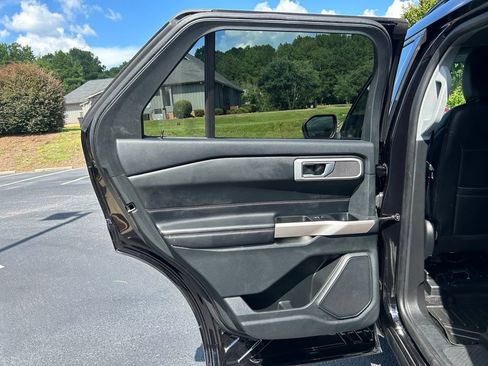 Used 2023 Ford Explorer XLT RWD image 55