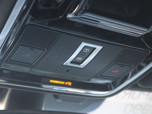 Used 2016 Land Rover Range Rover Sport HSE image 33