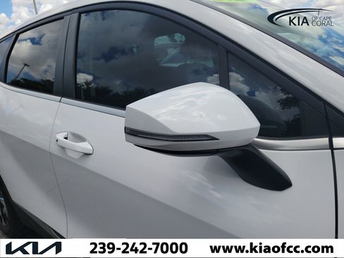 Certified 2024 Kia Sportage EX FWD image 8