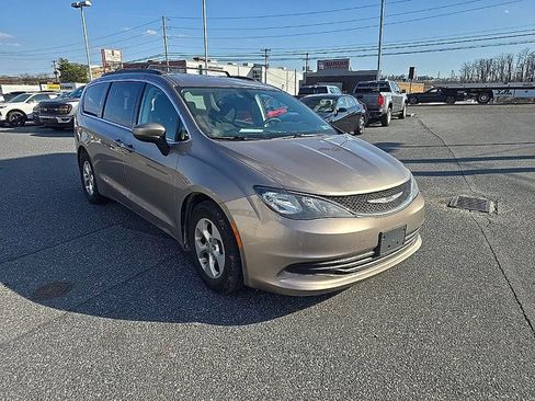 Used 2017 Chrysler Pacifica LX w/ Tire & Wheel Group image 3