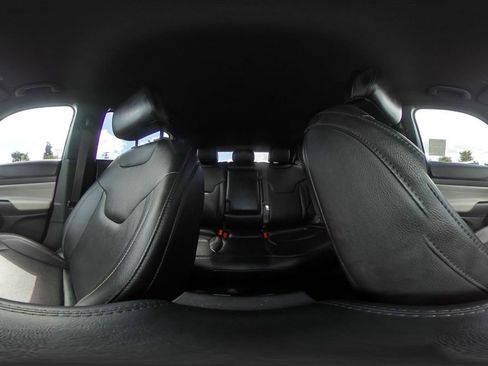 Used 2025 Jeep Compass Limited image 43