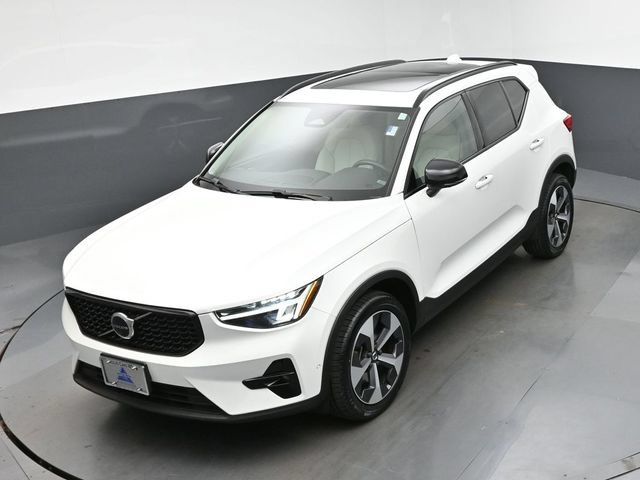 Used 2023 Volvo XC40 B5 Plus w/ Protection Package Premier AWD/4WD image 46