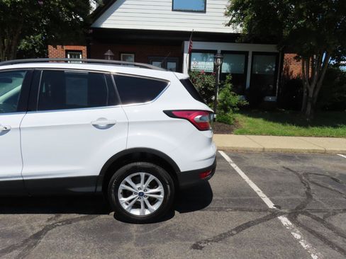 Used 2018 Ford Escape SE FWD image 5