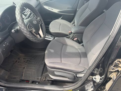 Used 2013 Hyundai Accent SE FWD image 9