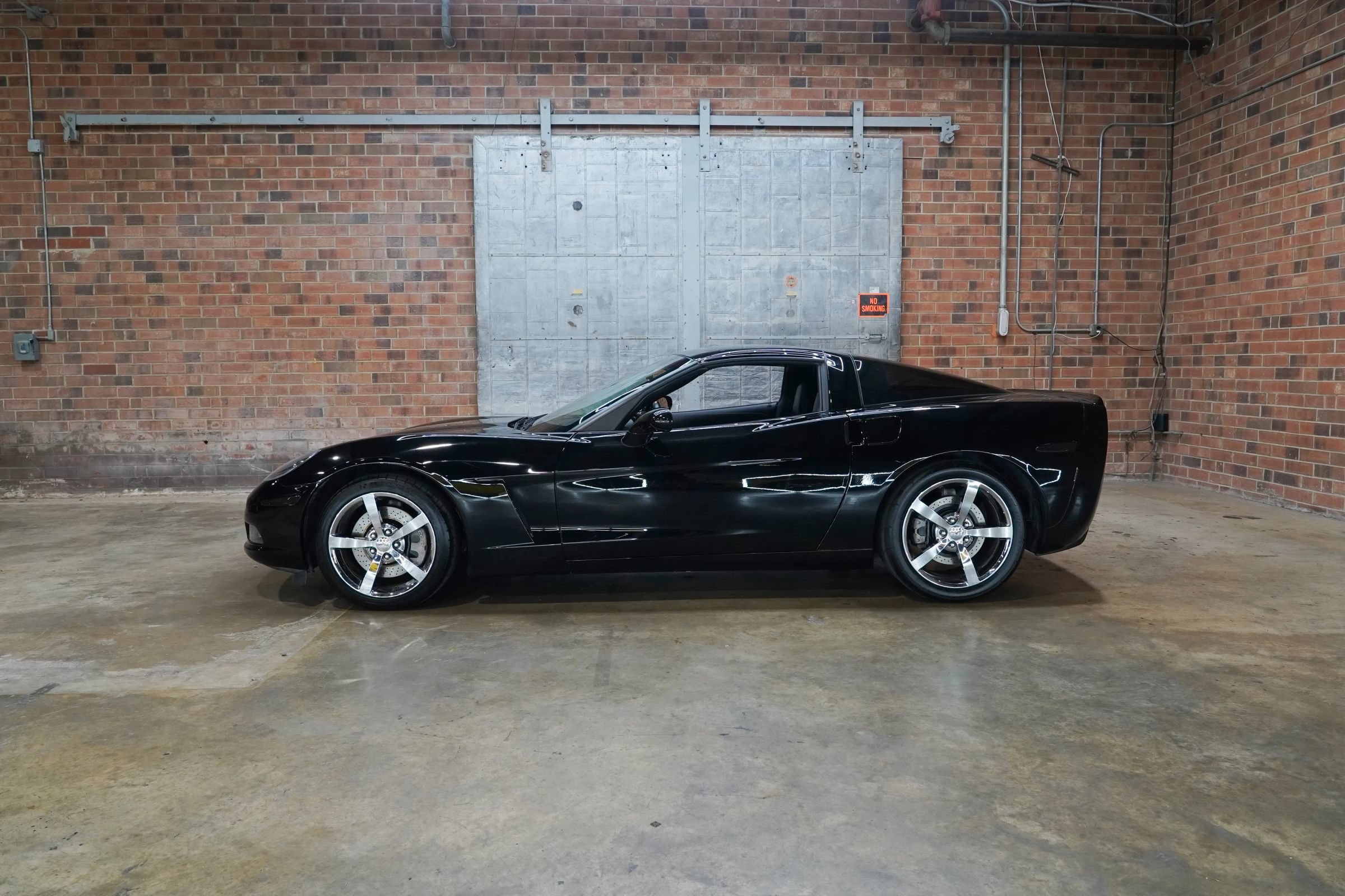 Used 2010 Chevrolet Corvette Coupe w/ Preferred Equipment Group RWD image 1