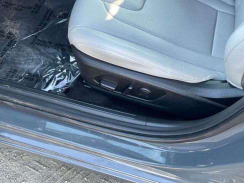 Used 2025 Hyundai Elantra Limited image 23