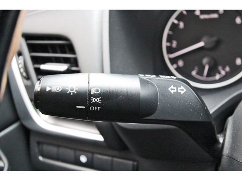 Used 2025 Nissan Rogue SV FWD image 11