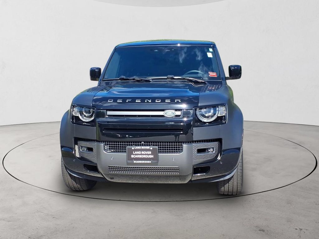 Used 2025 Land Rover Defender 110 V8 AWD/4WD image 2