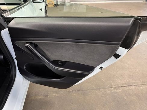 Used 2019 Tesla Model 3 Standard Range Plus image 15