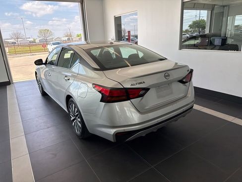 Used 2024 Nissan Altima 2.5 SV FWD image 5