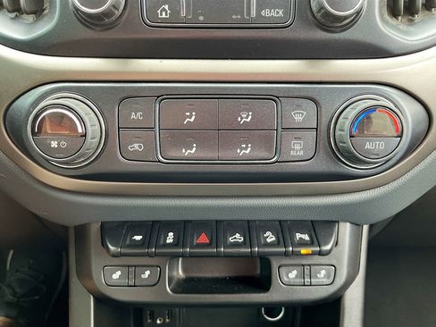 Used 2022 Chevrolet Colorado Z71 RWD image 16