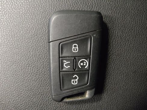 Used 2019 Volkswagen Tiguan SEL FWD image 32