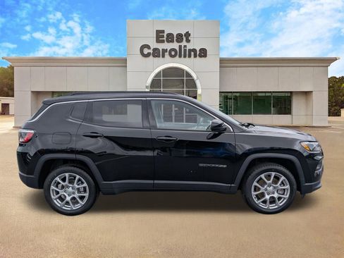 Certified 2024 Jeep Compass Latitude AWD/4WD image 2