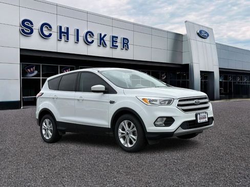 Used 2018 Ford Escape SE FWD image 1