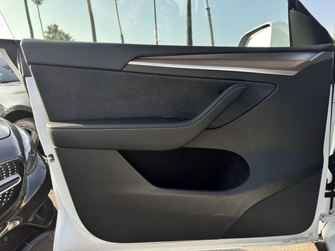 Used 2024 Tesla Model Y Long Range image 16