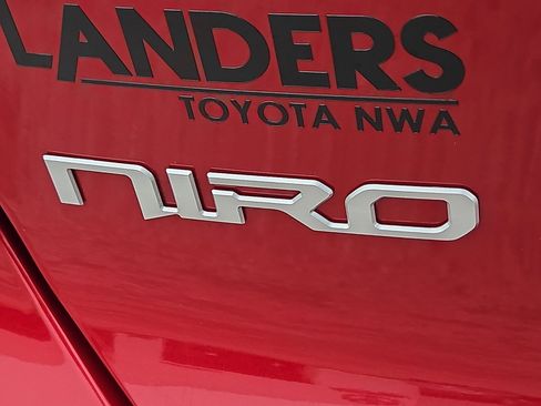 Used 2025 Kia Niro EX image 8