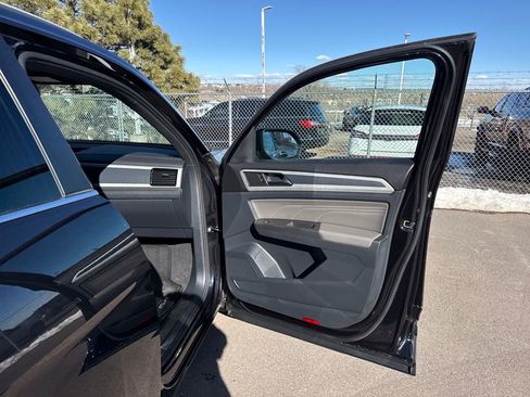 Used 2022 Volkswagen Atlas Cross Sport SEL image 26