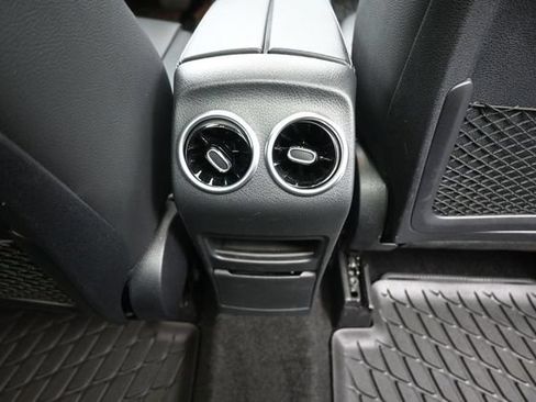 Used 2024 Mercedes-Benz GLB 250 4MATIC image 27