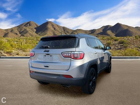 Used 2018 Jeep Compass Latitude w/ Popular Equipment Group FWD image 4