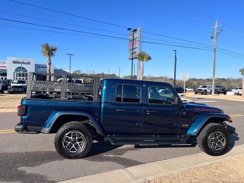 Used 2025 Jeep Gladiator Rubicon image 3