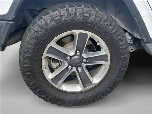 Used 2022 Jeep Wrangler Unlimited Sahara AWD/4WD image 21