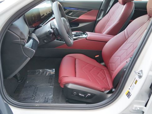 New 2026 BMW 550e xDrive w/ Premium Package image 11