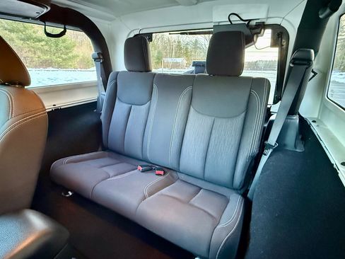 Used 2018 Jeep Wrangler Sahara w/ Connectivity Group image 20