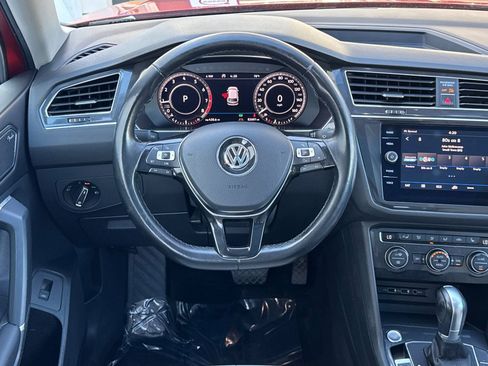 Used 2018 Volkswagen Tiguan SEL Premium w/ 3rd Row Seat Package AWD/4WD image 14