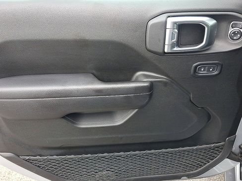 Used 2024 Jeep Gladiator Sport AWD/4WD image 16