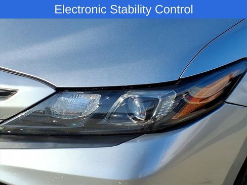 Used 2023 Toyota Camry SE image 11