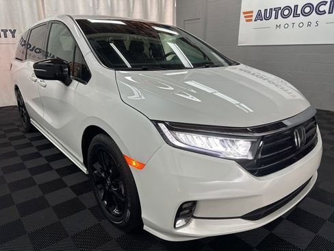 Used 2024 Honda Odyssey Sport image 4