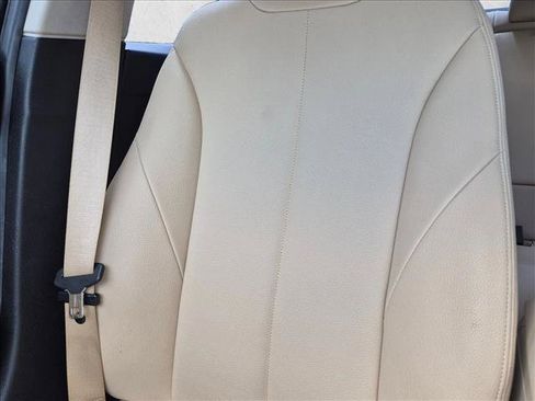 Used 2018 BMW 320i Sedan RWD image 13