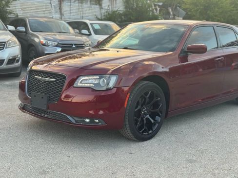 Used 2019 Chrysler 300 S image 9