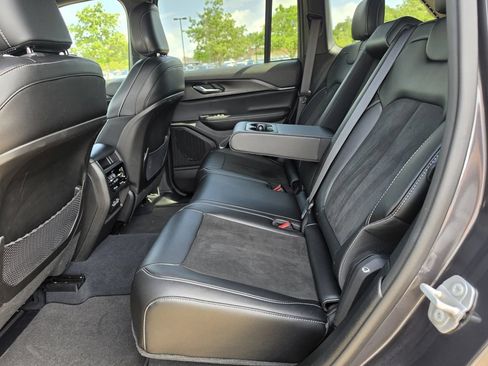 Used 2023 Jeep Grand Cherokee Altitude RWD image 20