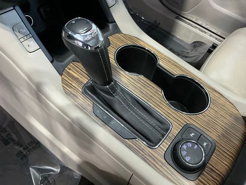 Used 2019 GMC Acadia Denali w/ Technology Package AWD/4WD image 18