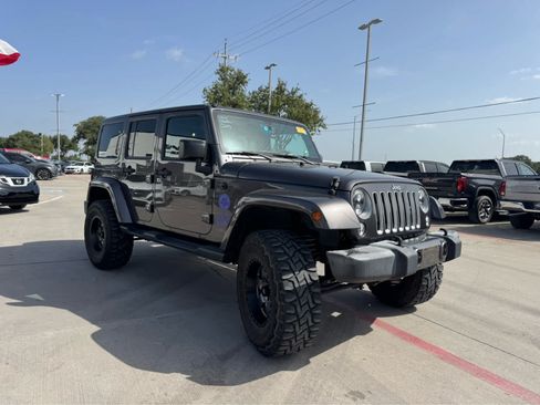 Used 2016 Jeep Wrangler Unlimited Sahara w/ Max Tow Package AWD/4WD image 5