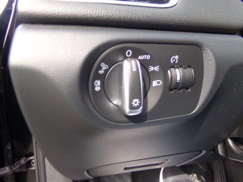 Used 2018 Audi Q3 2.0T Premium image 28