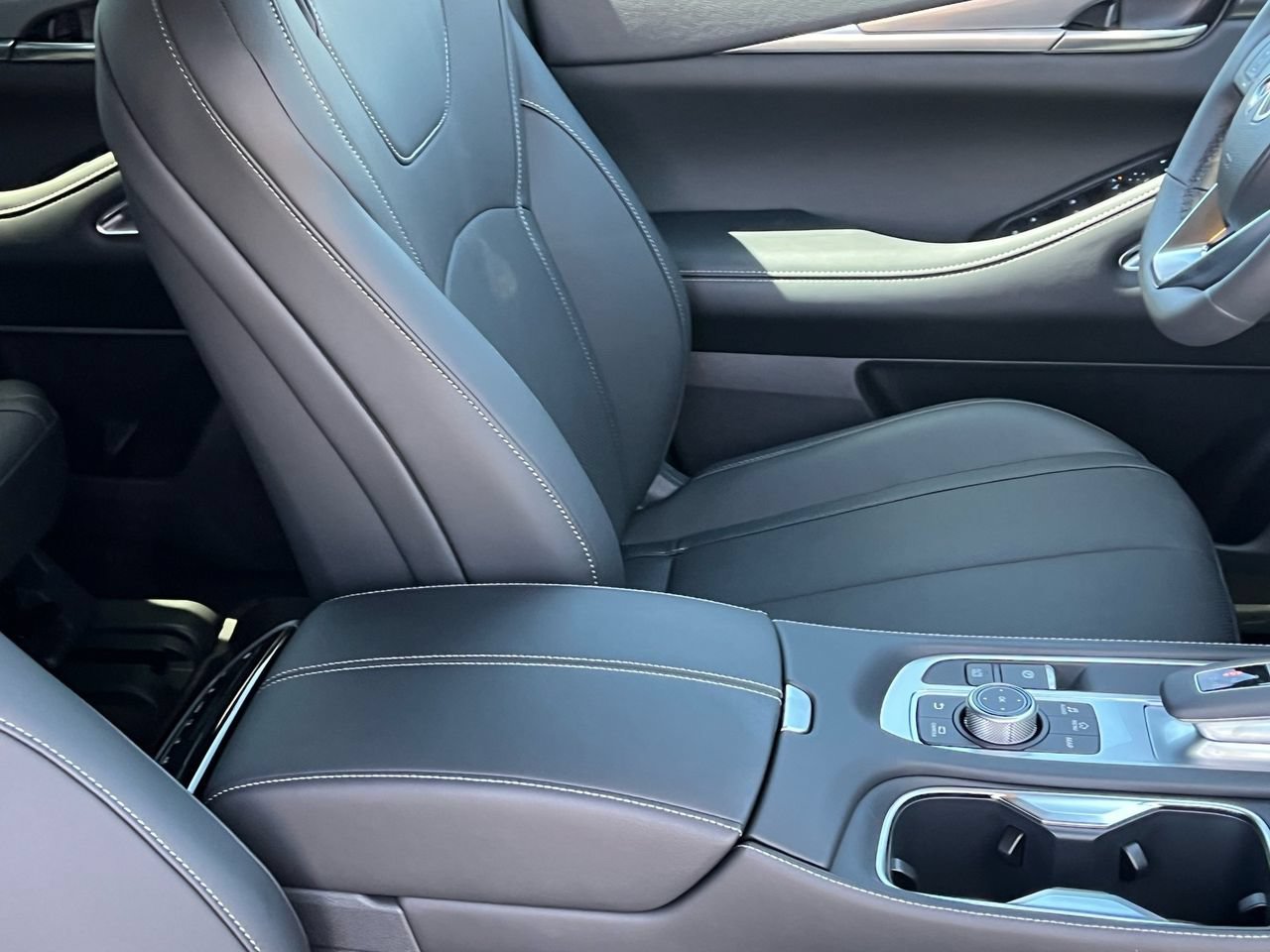 New 2027 INFINITI QX60 Luxe FWD image 10