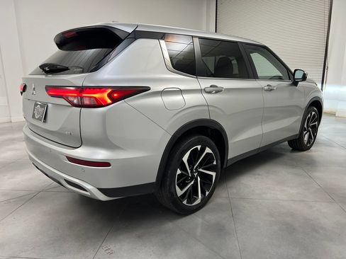 Used 2024 Mitsubishi Outlander SE AWD/4WD image 9
