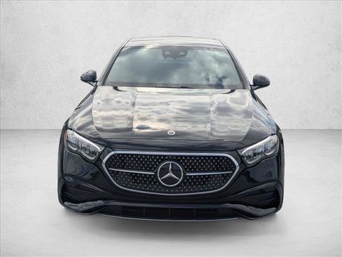 Used 2025 Mercedes-Benz E 450 4MATIC Sedan image 2