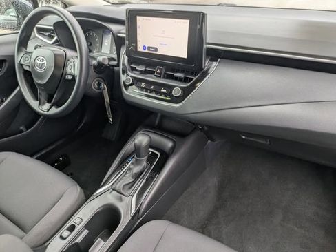 Used 2025 Toyota Corolla LE image 31