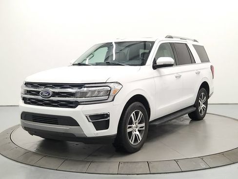Used 2024 Ford Expedition Limited RWD image 3