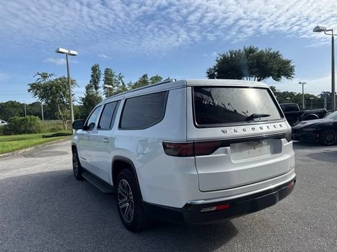 Used 2024 Jeep Wagoneer L Series II w/ Flexible Seating Group RWD image 4