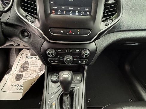 Used 2021 Jeep Cherokee Latitude Plus image 18